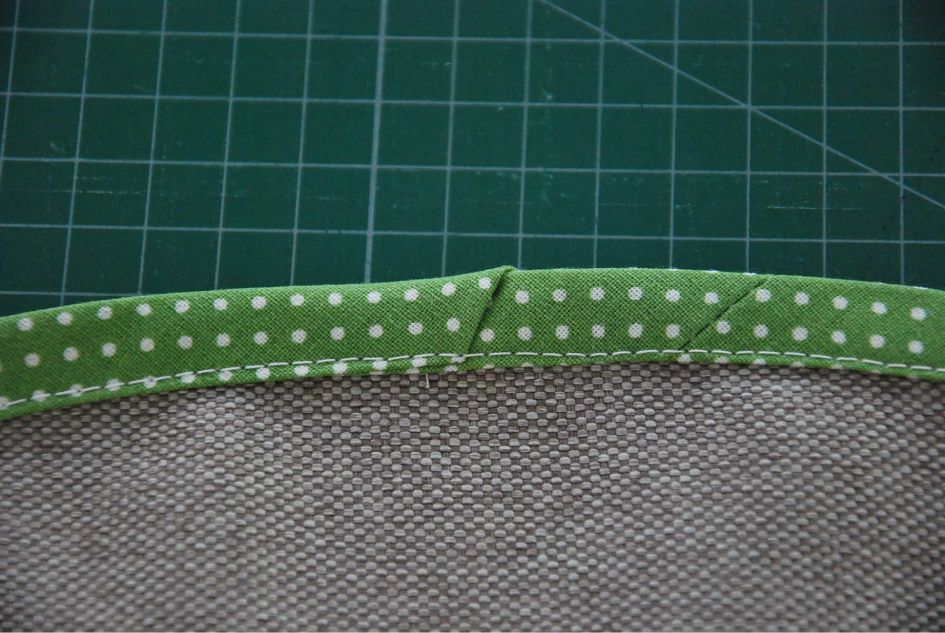 Našití šikmého proužku (17)